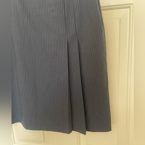 Brooks Brothers navy blue pin stripe skirt size 10 - Picture 2 of 8